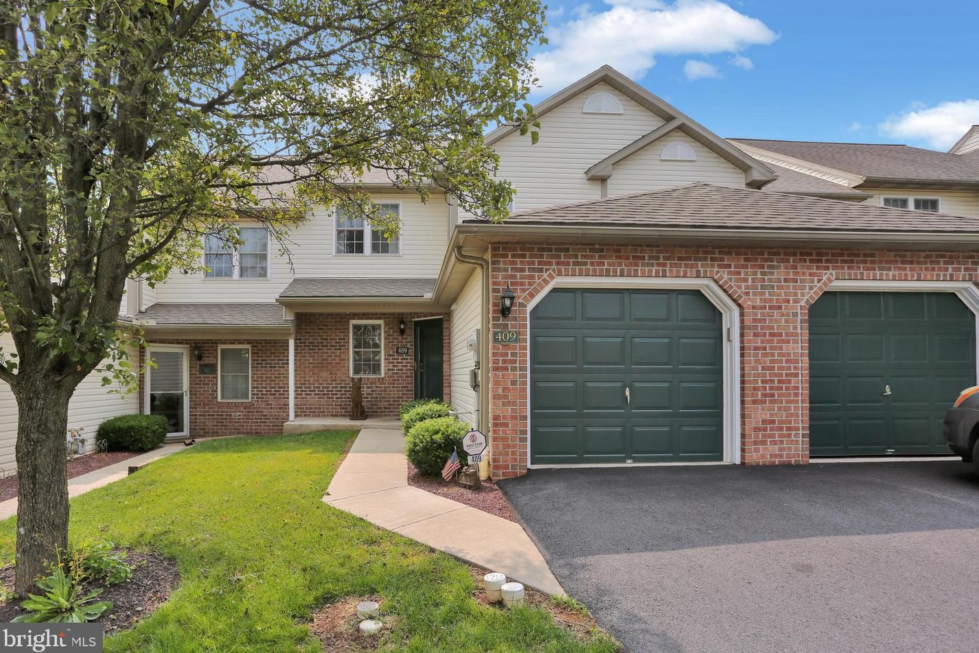 409 Omicron Pl, Wernersville, PA 19565