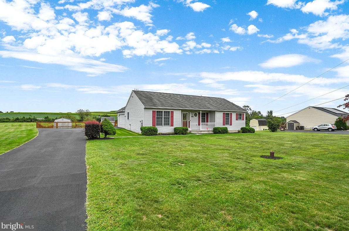 481 Mountain View Dr, Moselem, PA 19526