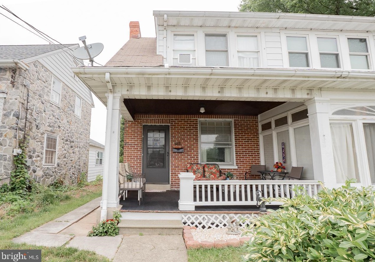 609 E 4th St, Spangsville, PA 19512