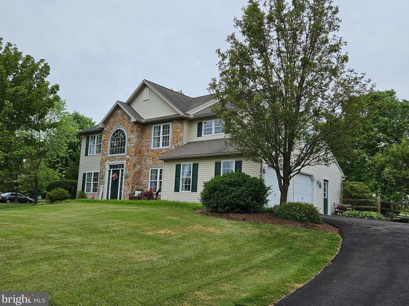 57 Guigley Dr, Hummels Store, PA 19540-7846