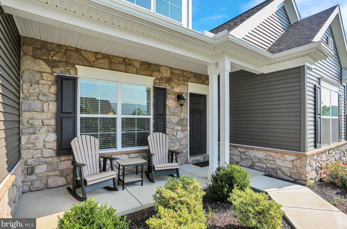 154 Rosebush Ct, Womelsdorf, PA 19567