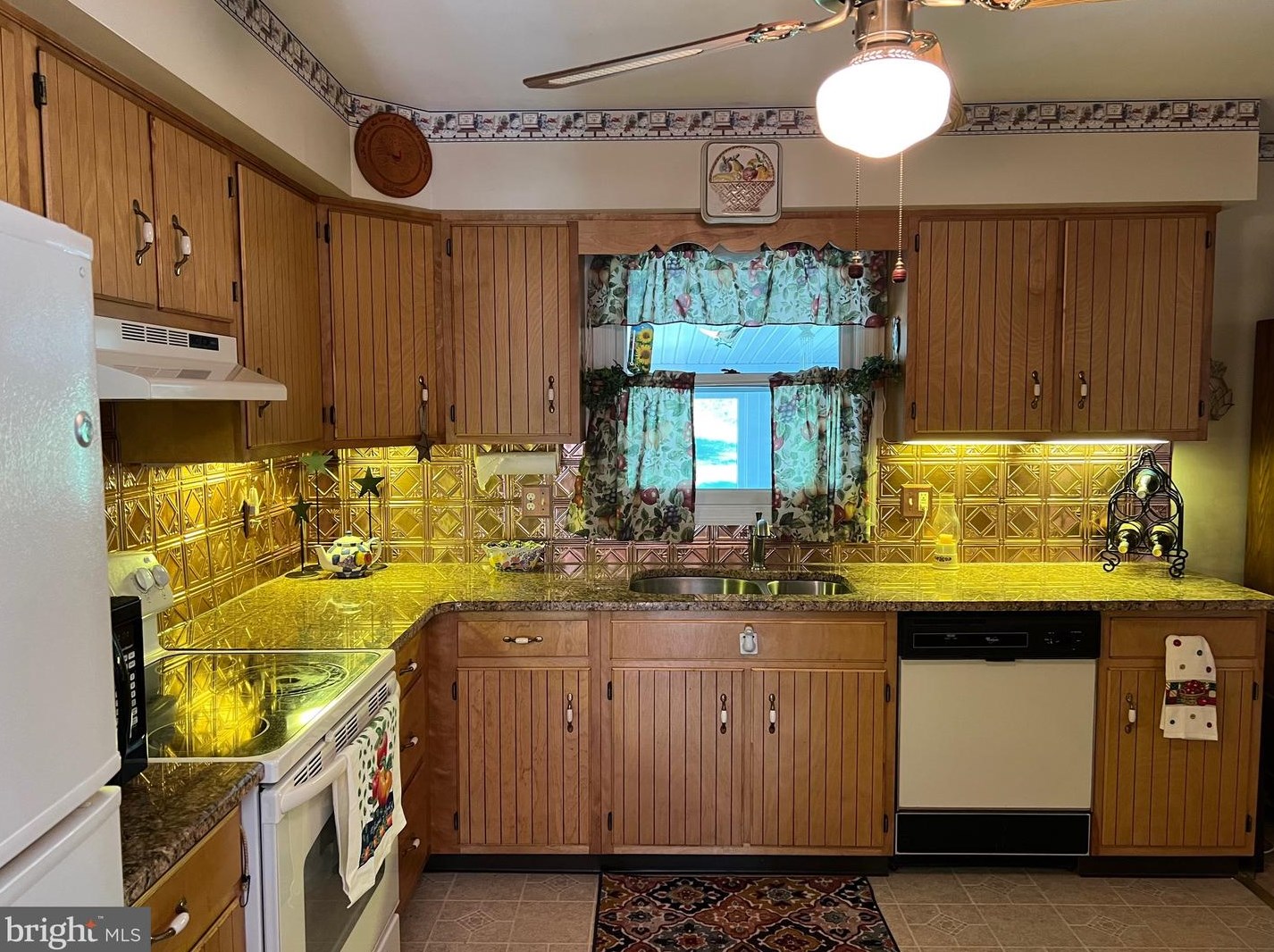 216 Diplomat Dr, Robesonia PA 19551-1613 exterior