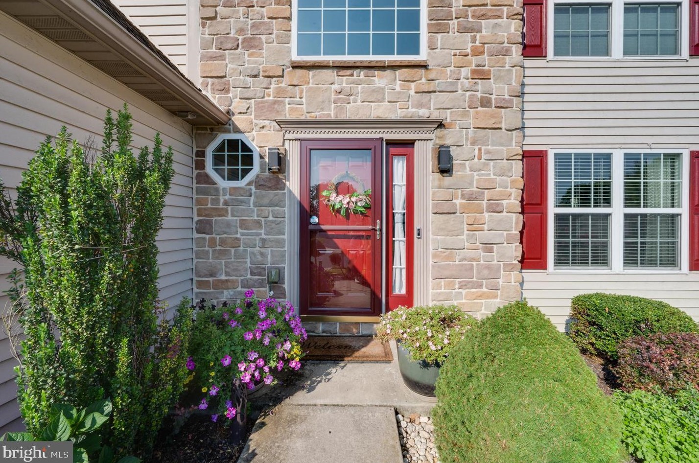 1014 Victoria Dr, Reading, PA 19605-3285