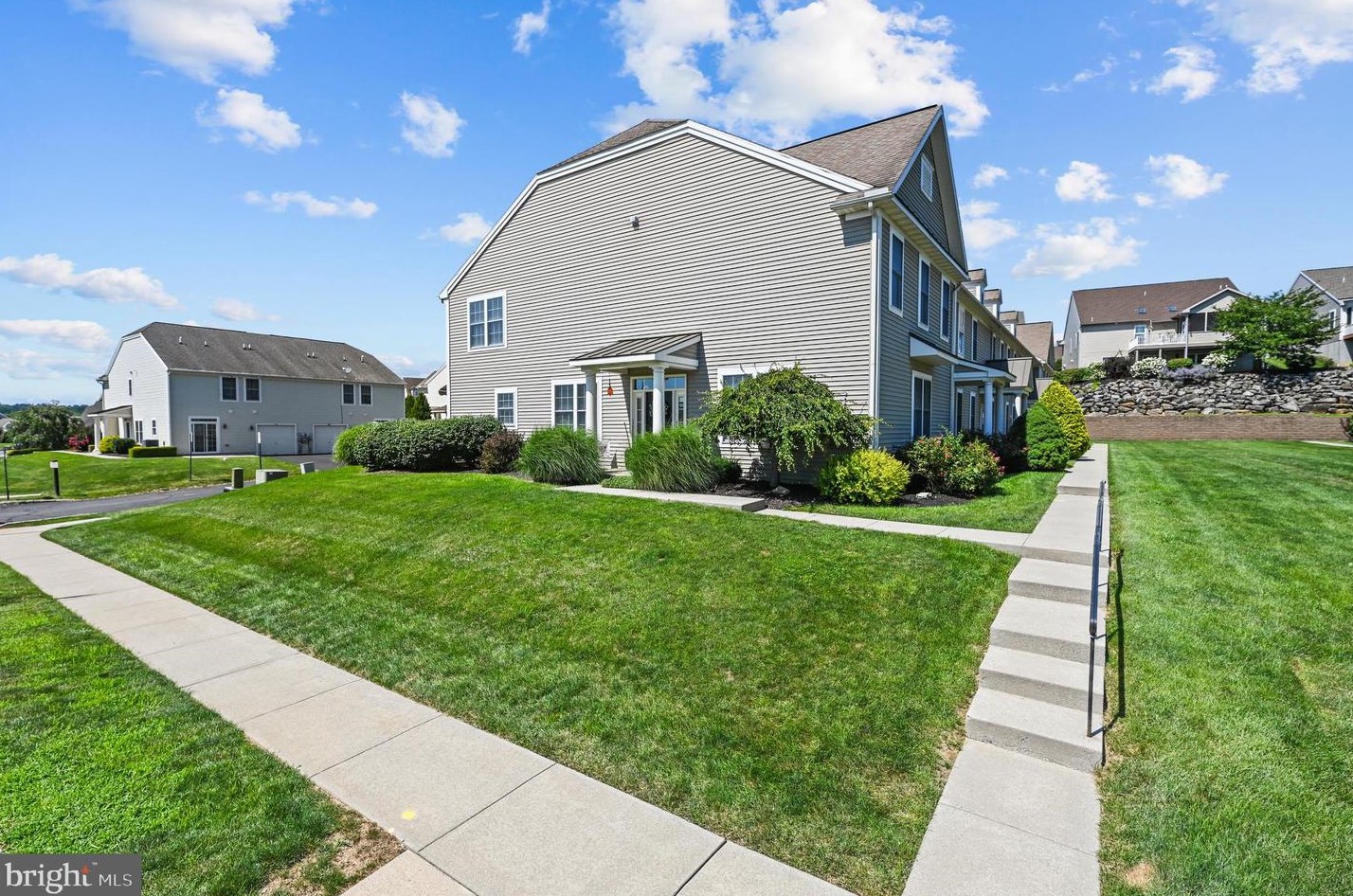 210 Springmont Dr, Reading, PA 19610-4013
