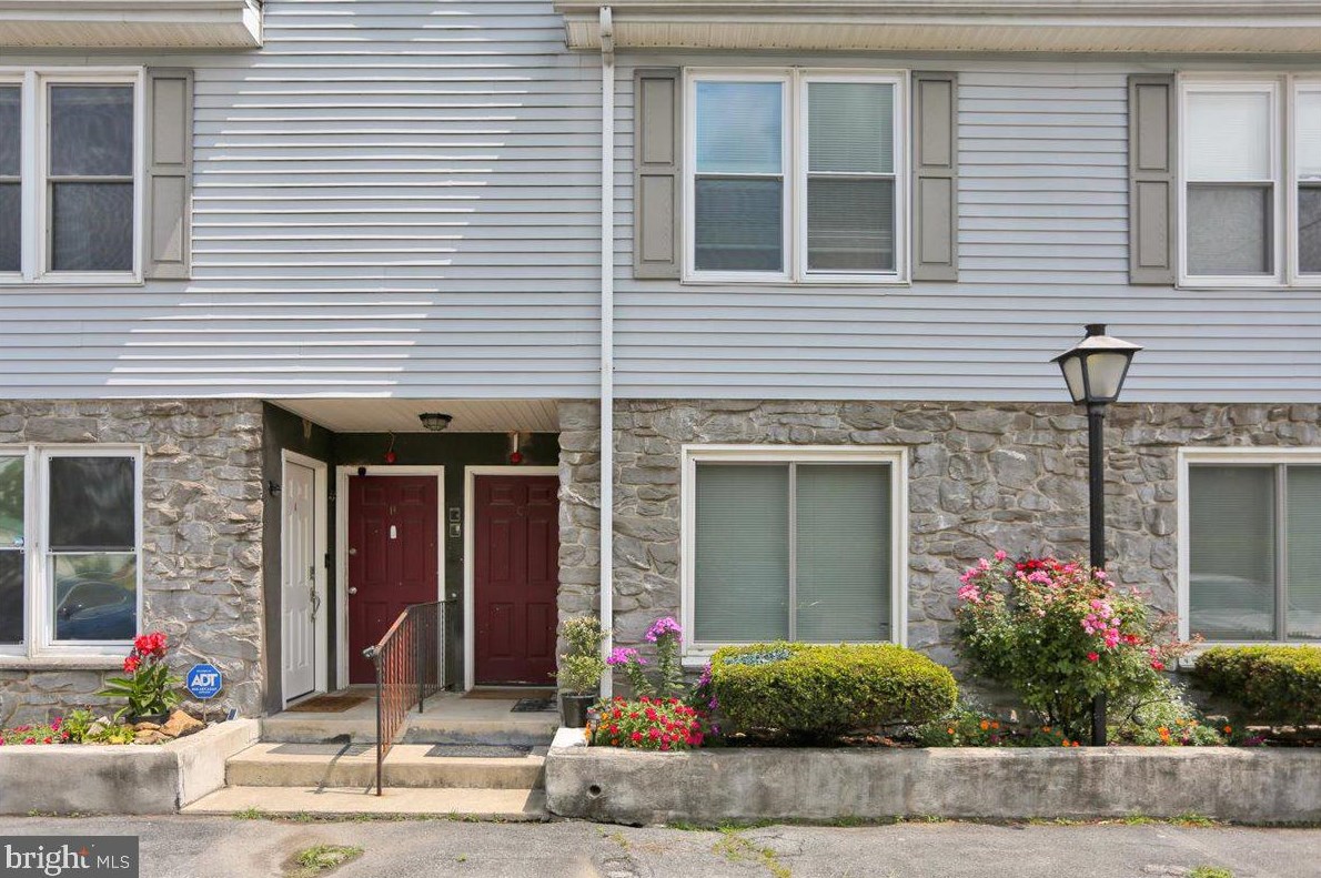 711 Hill Rd, Wernersville, PA 19565-9799