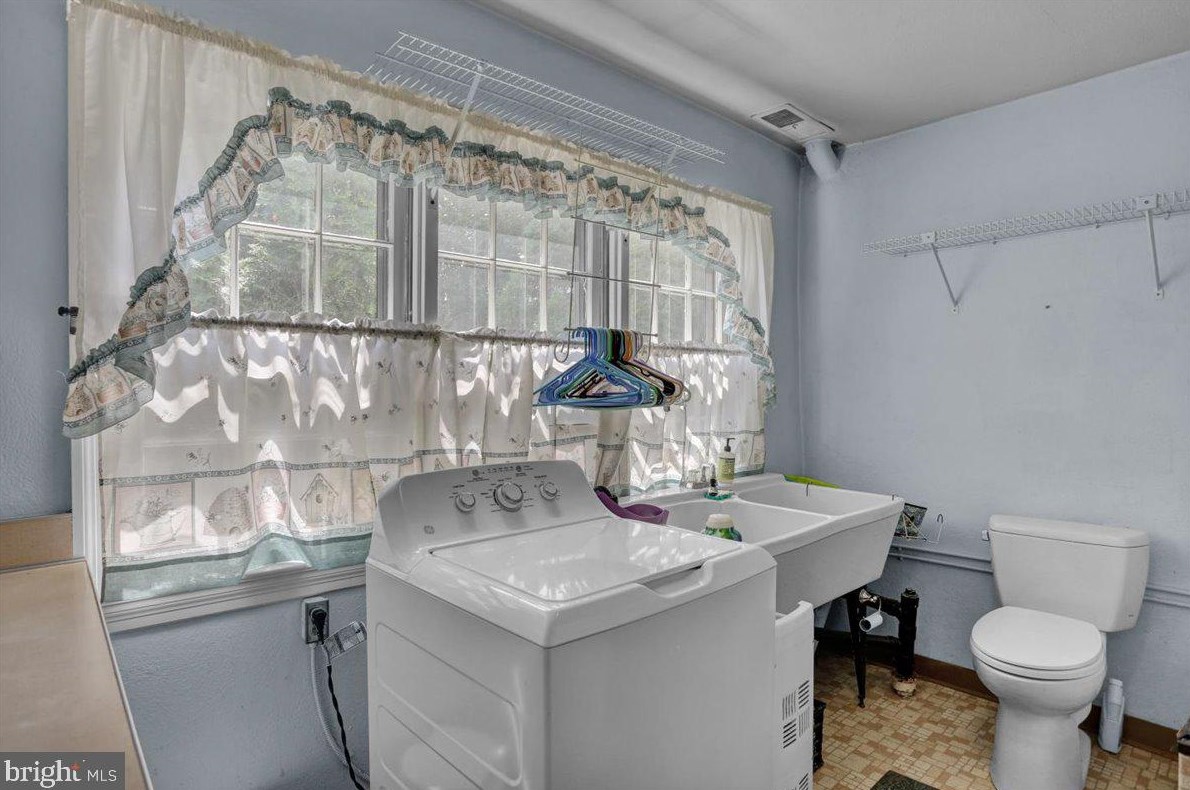 504 Elizabeth Ave, Reading PA  19605-2542 exterior