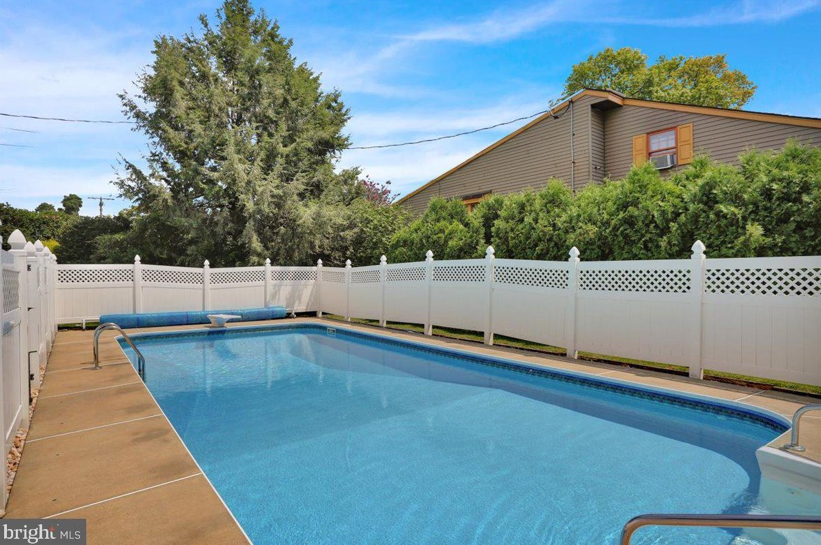 504 Elizabeth Ave, Reading PA  19605-2542 exterior