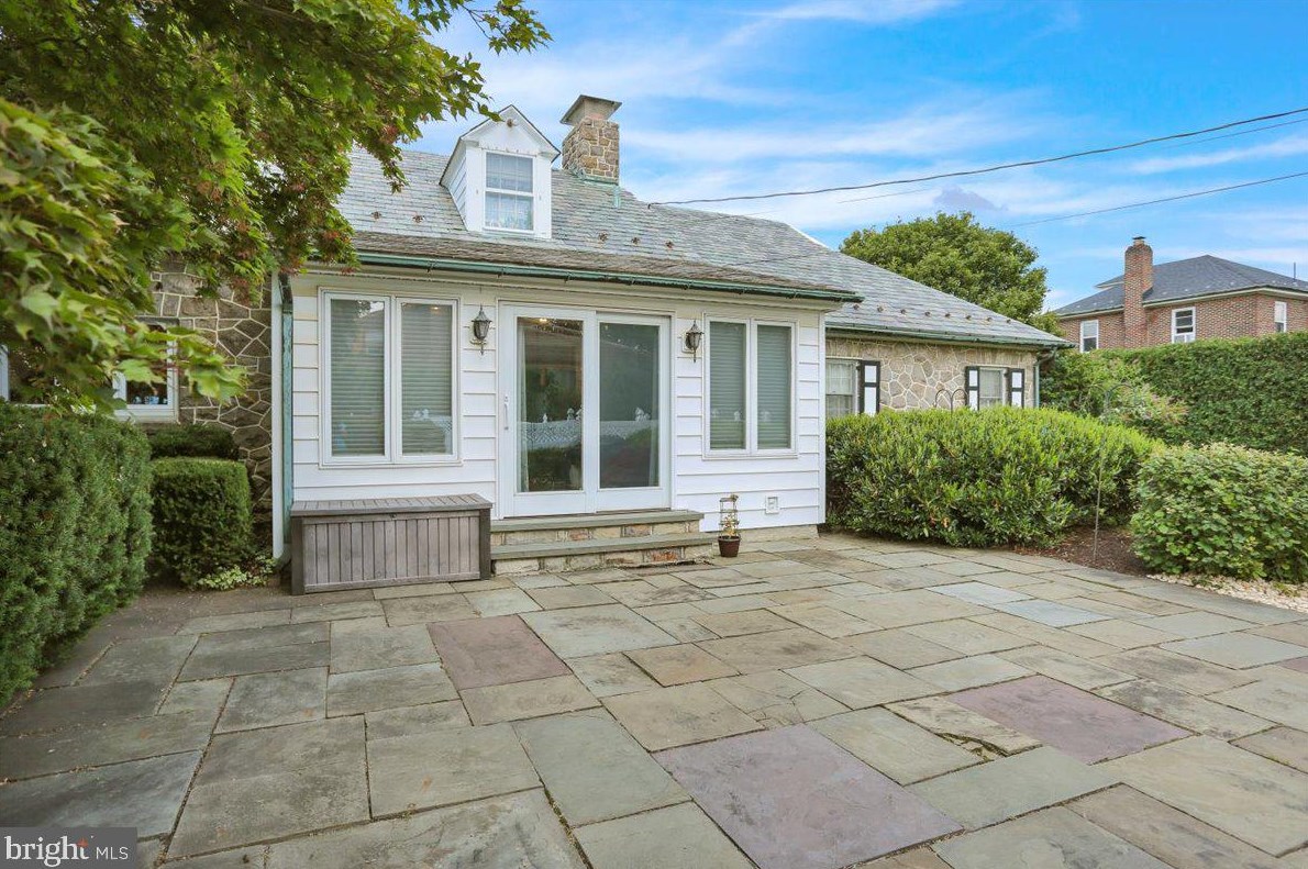 504 Elizabeth Ave, Reading PA  19605-2542 exterior