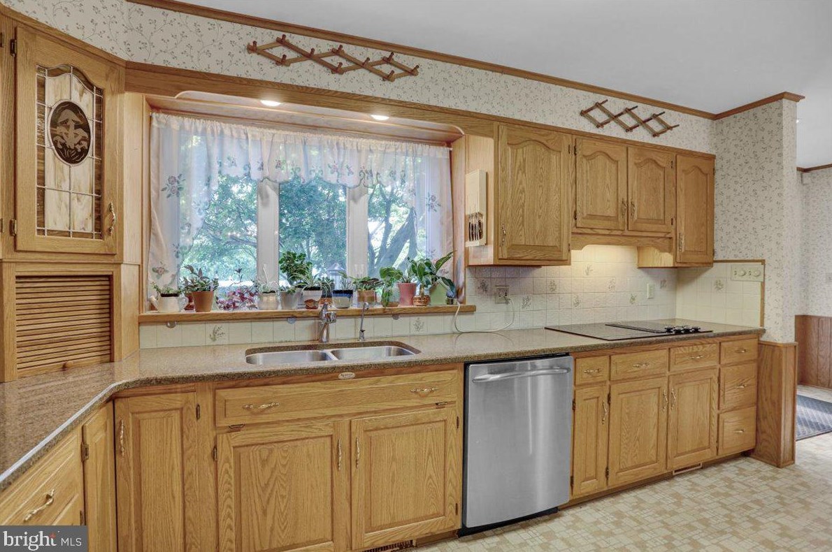 504 Elizabeth Ave, Reading PA  19605-2542 exterior