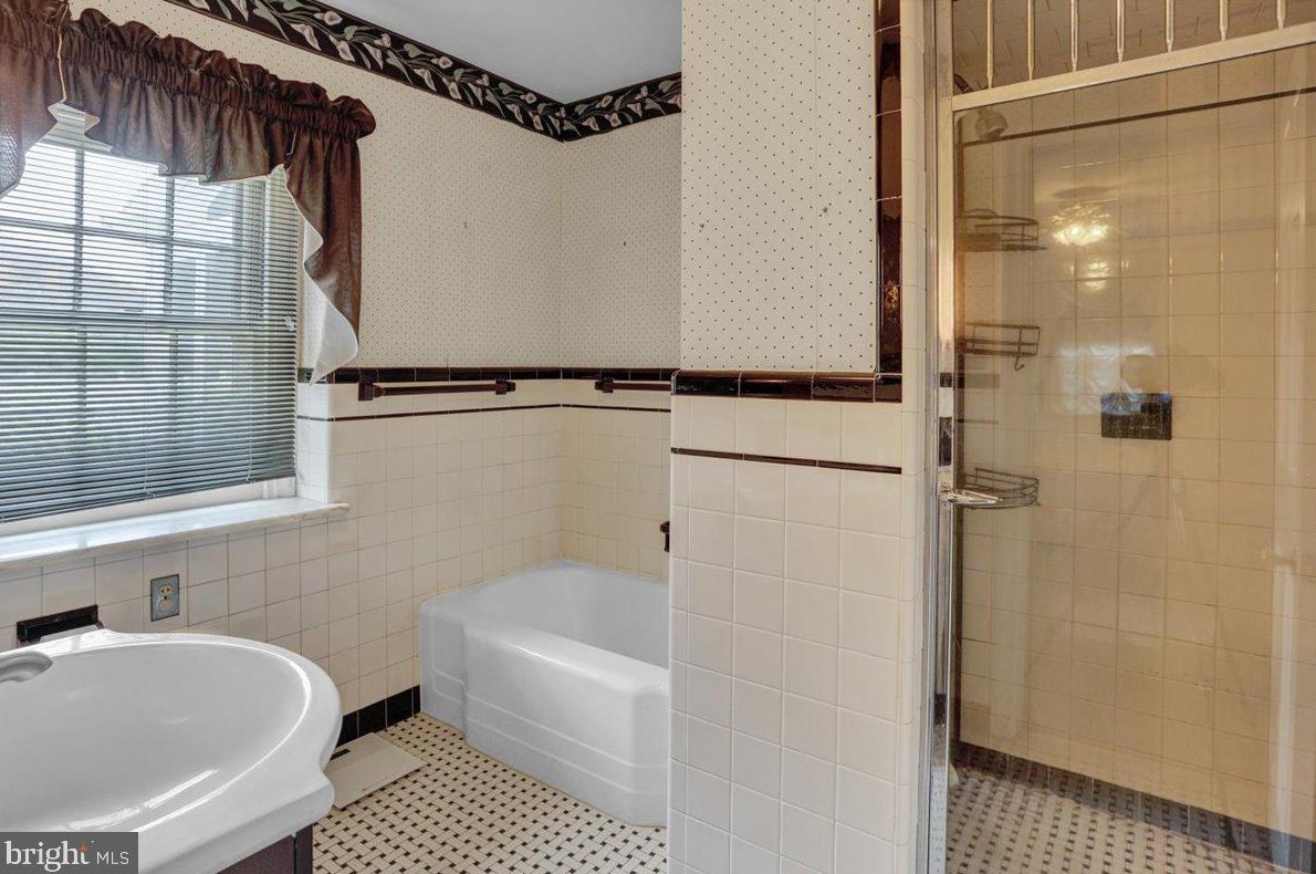 504 Elizabeth Ave, Reading PA  19605-2542 exterior