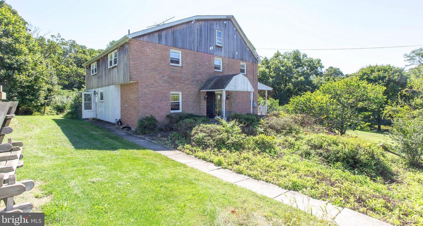 114 Wissinger Rd, Spangsville, PA 19512-8502