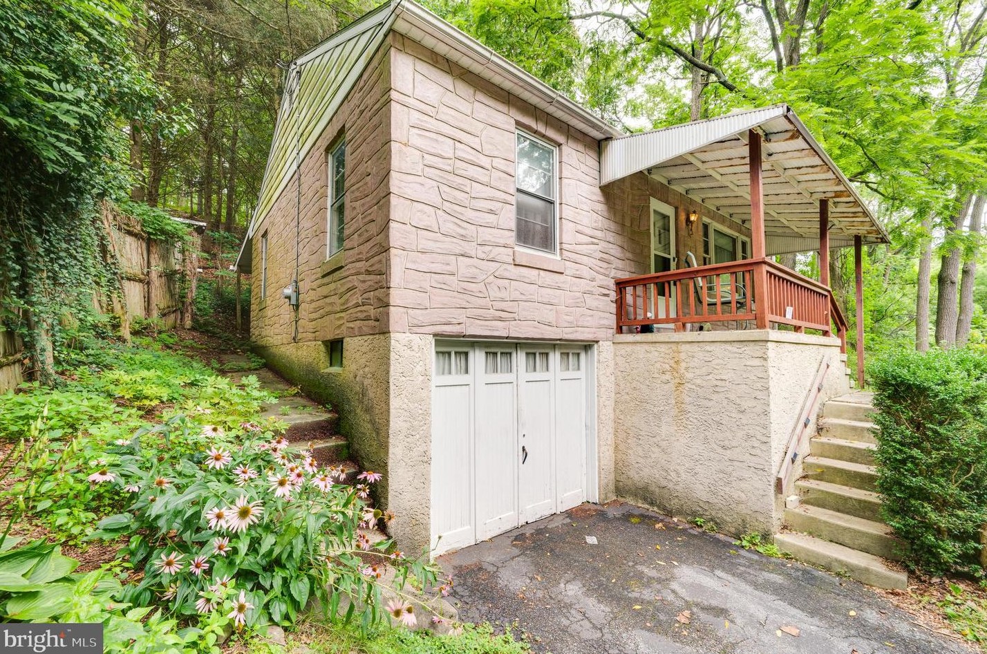 15 Hampshire Rd, Reading, PA 19608-9103