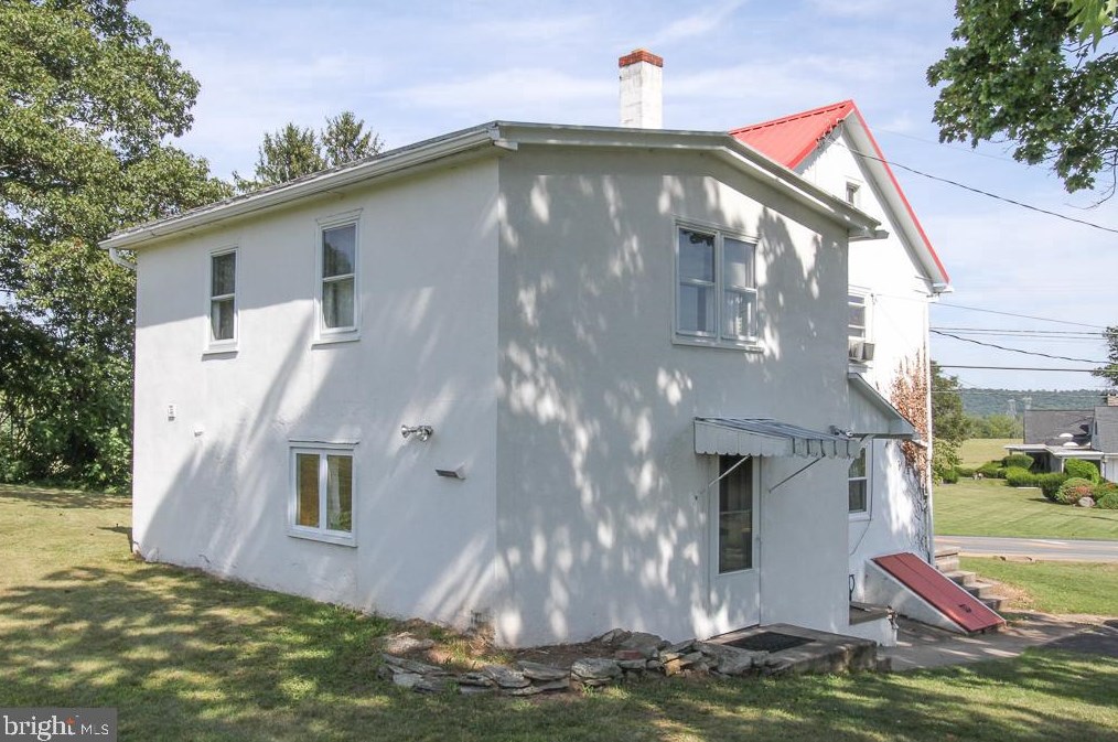 9 School House Rd, Hereford, PA 18056