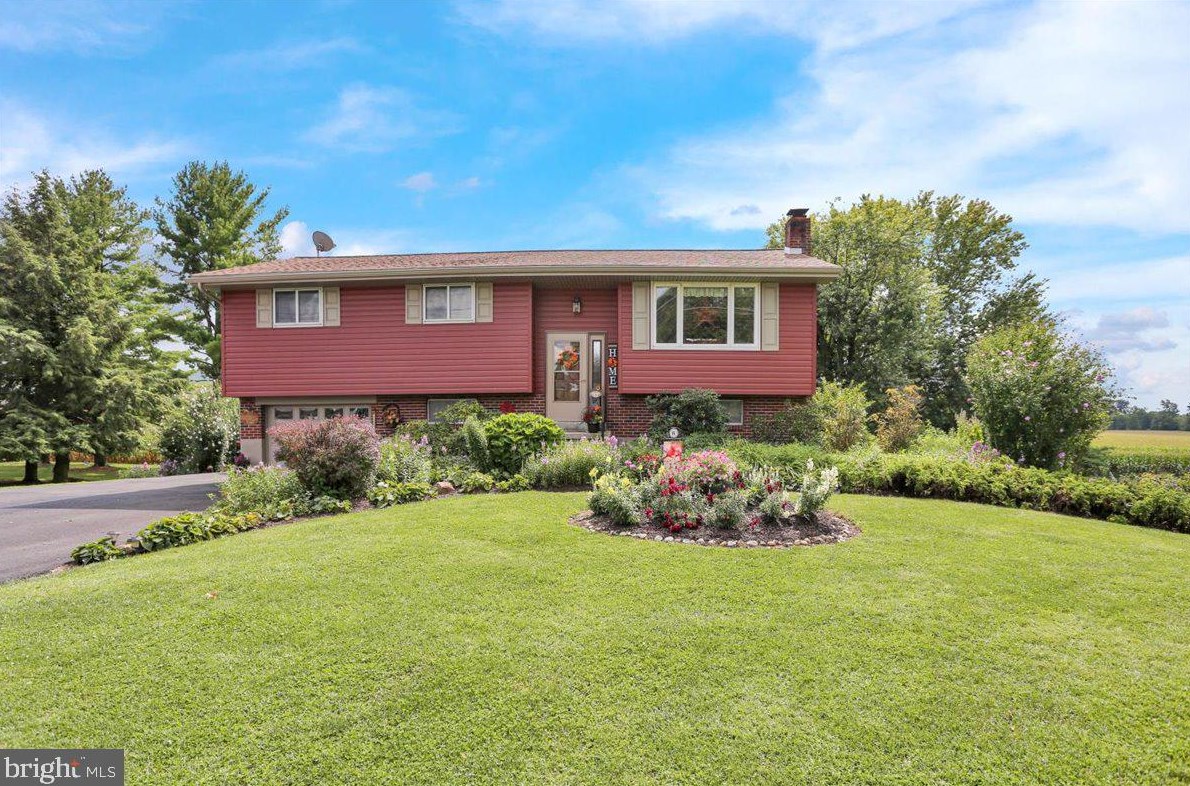 2776 Philadelphia Ave, Basket, PA 19547-8929