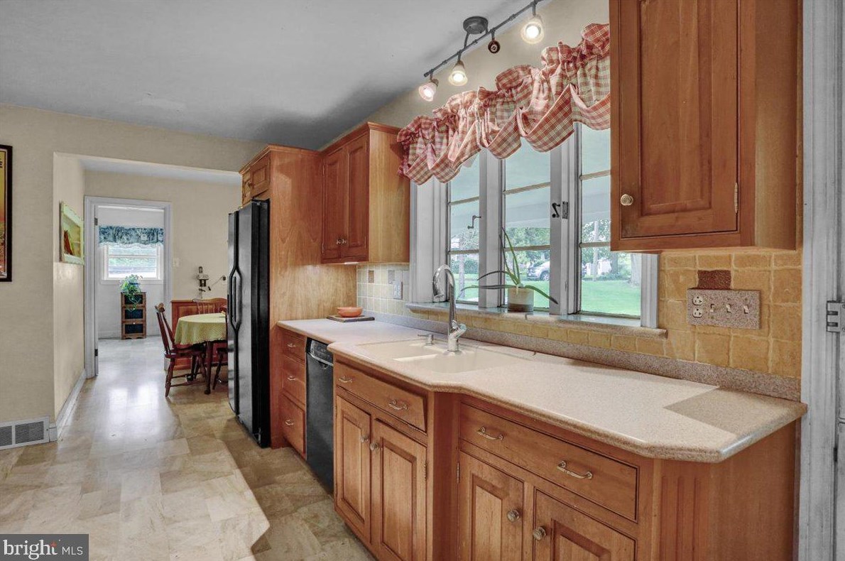 5500 Fairway Dr, Reading PA  19606-3659 exterior