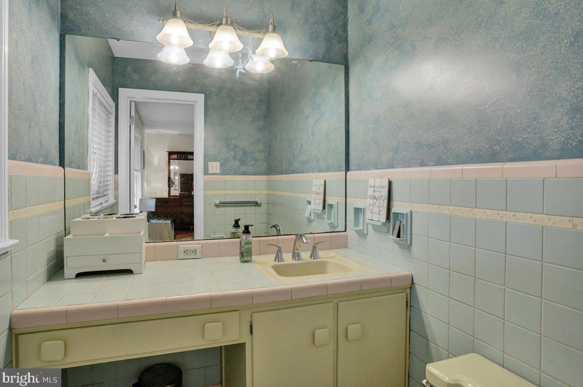 5500 Fairway Dr, Reading PA  19606-3659 exterior