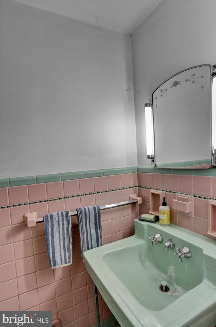 5500 Fairway Dr, Reading PA  19606-3659 exterior