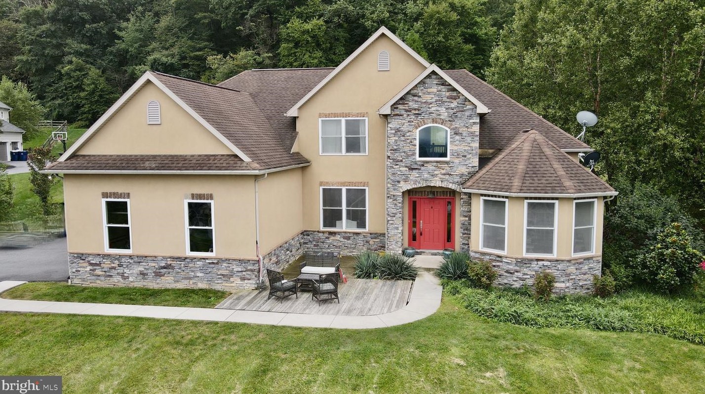7 Stingray Dr, Reading, PA 19608-9181