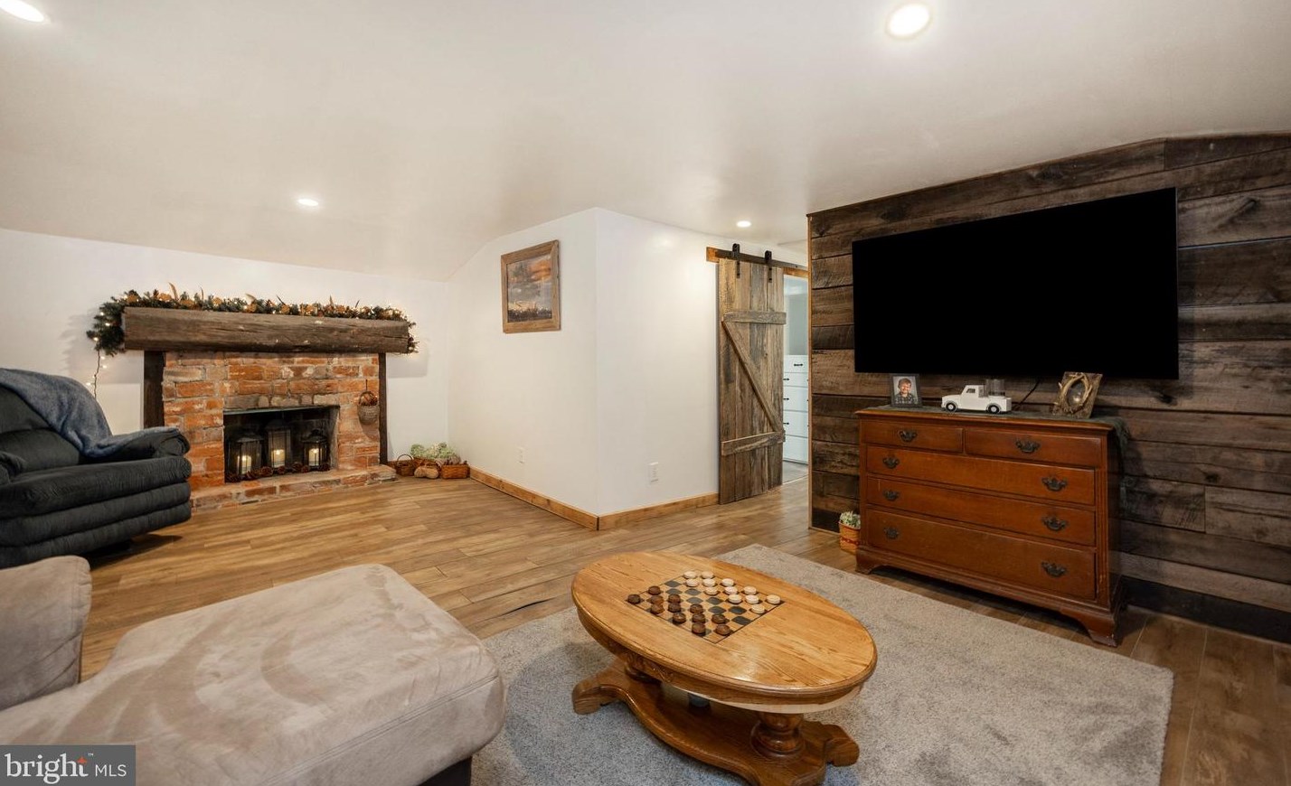 81 Poole Hill Rd, Spangsville, PA 19512-7646