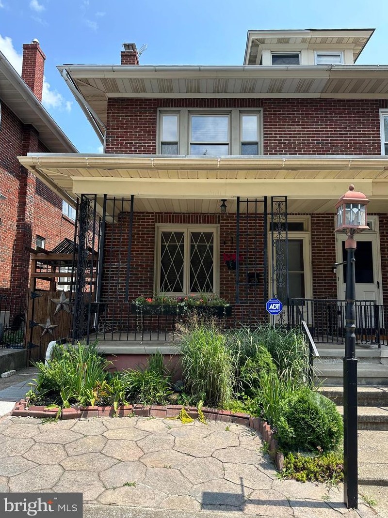 123 Raymond St, Reading, PA 19605-2943