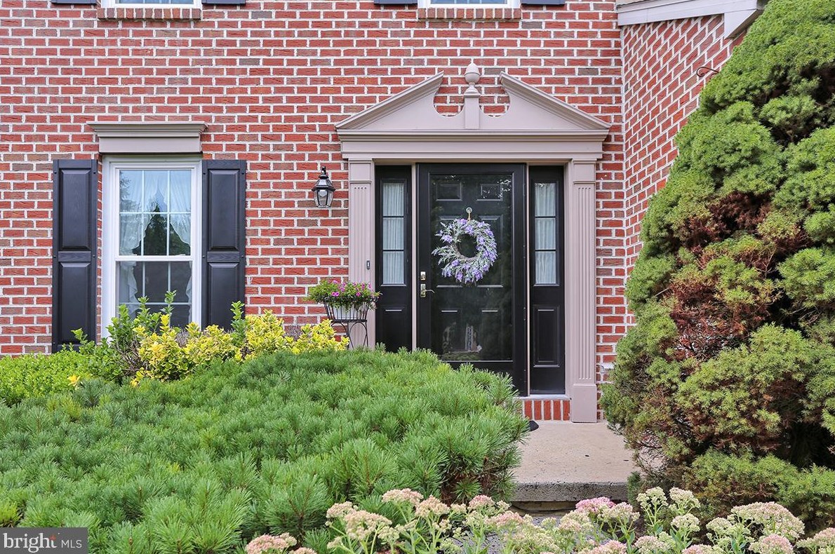 1004 Owls Nest Dr, Reading, PA 19606-3826