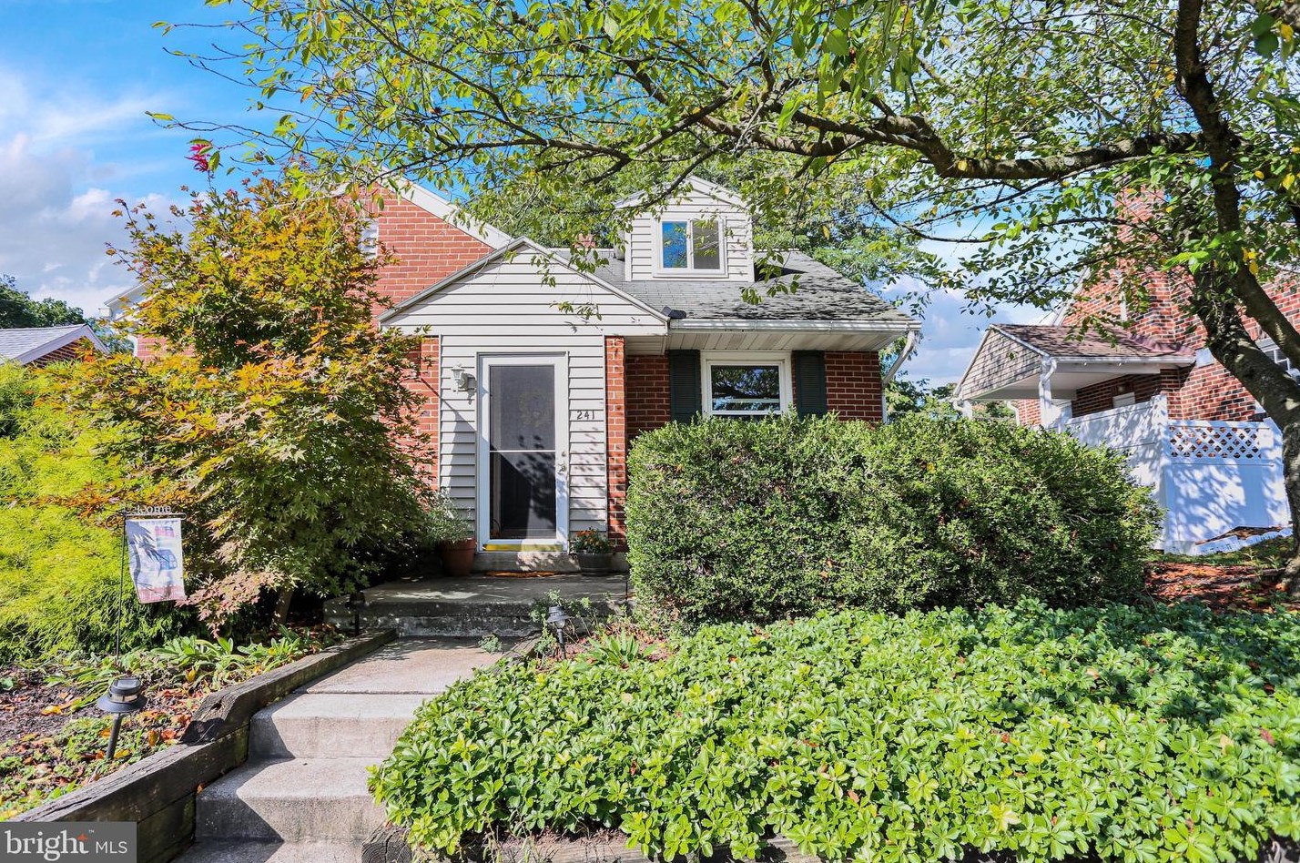 241 Constitution Blvd, Greenwich, PA 19530-1702