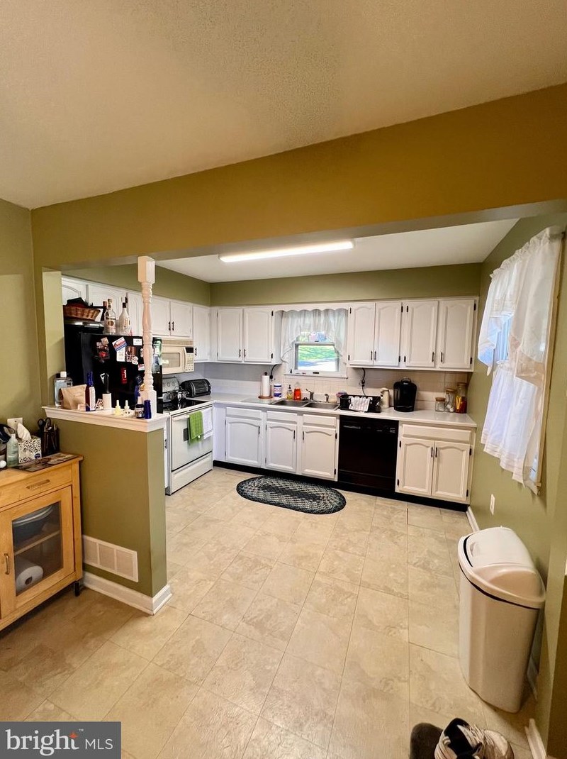 131 Popodickon Dr, Spangsville, PA 19512