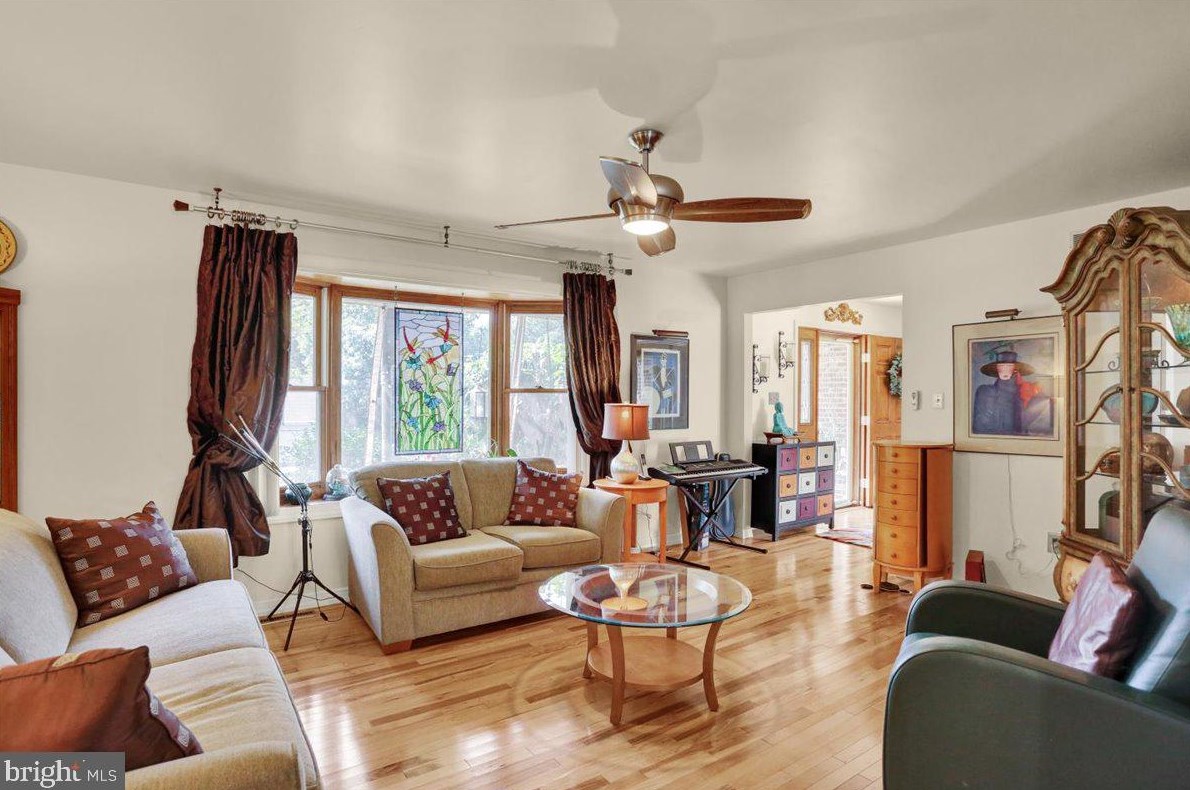 407 Russell Ave, Douglassville, PA 19518-1218
