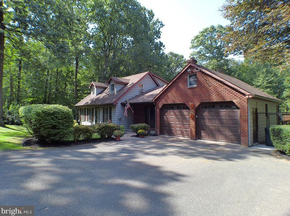 155 Landis Store Rd, Spangsville, PA 19512-8309