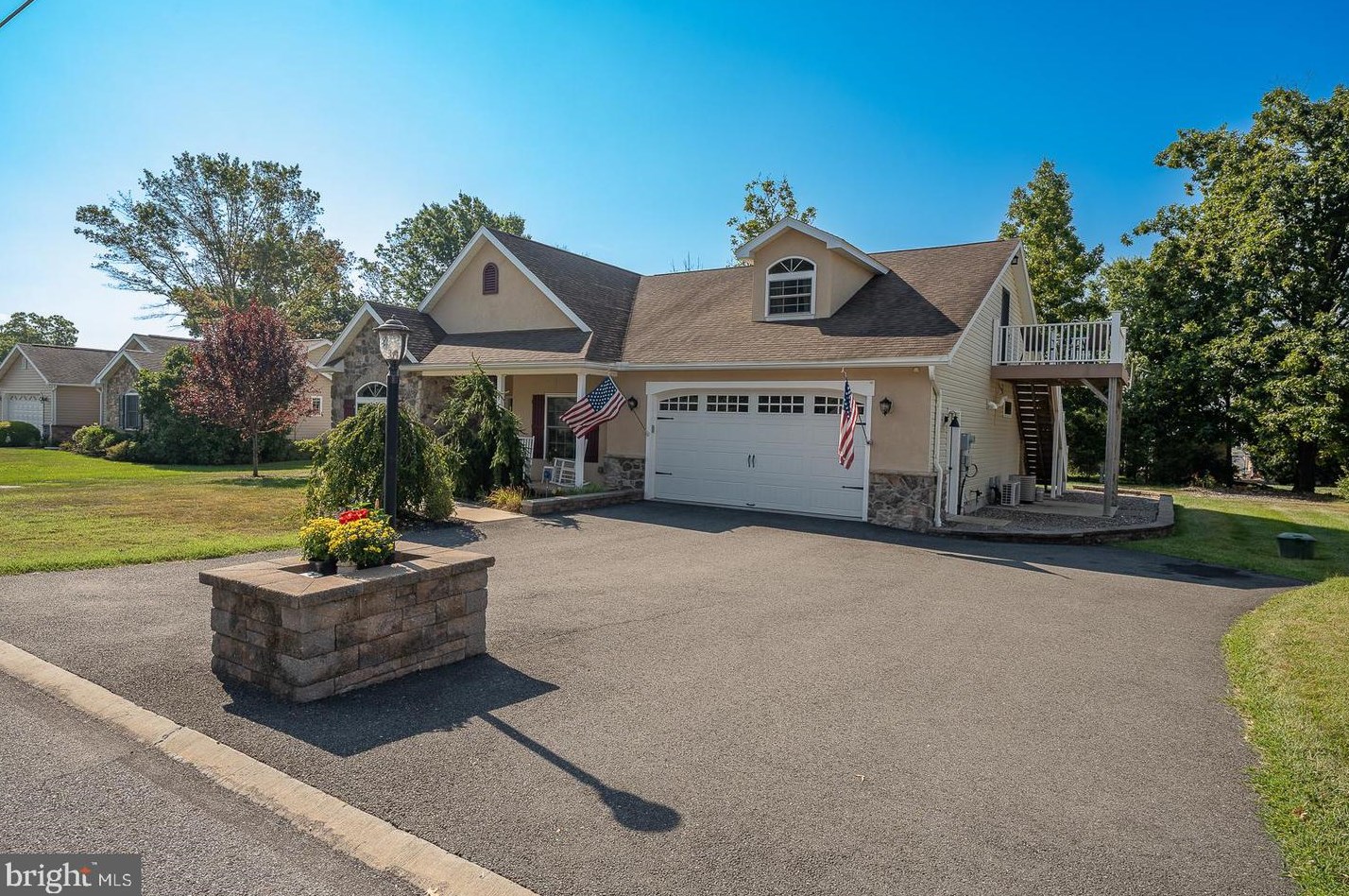904 Richards Ave, Douglassville, PA 19518-1508