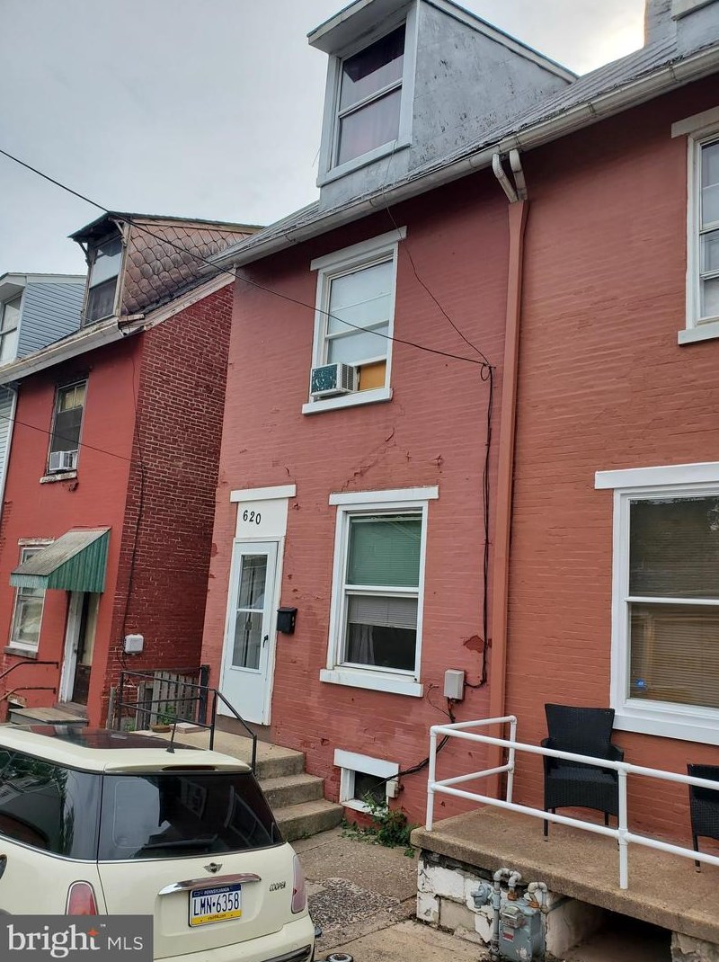 620 Thorn St, Reading, PA 19601-2823