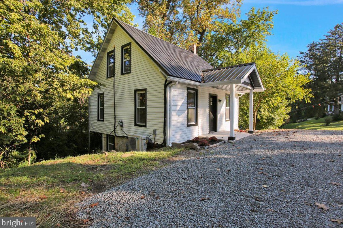 833 Neversink Rd, Reading, PA 19606-3210