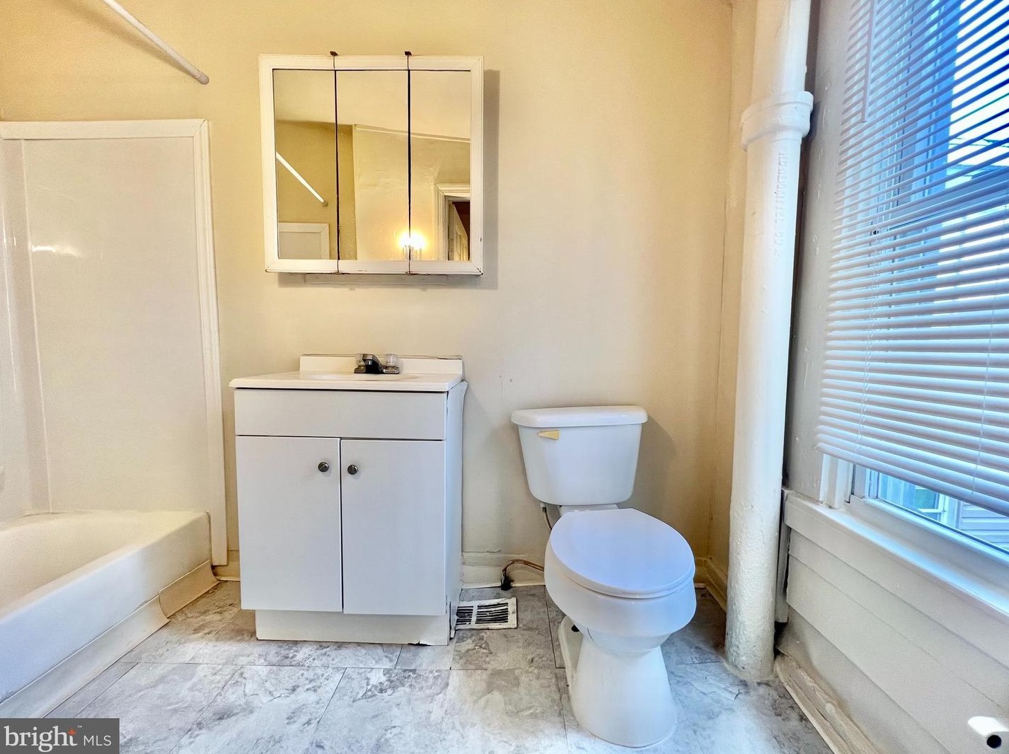 620 Maple St, Reading PA 19602-2561 exterior