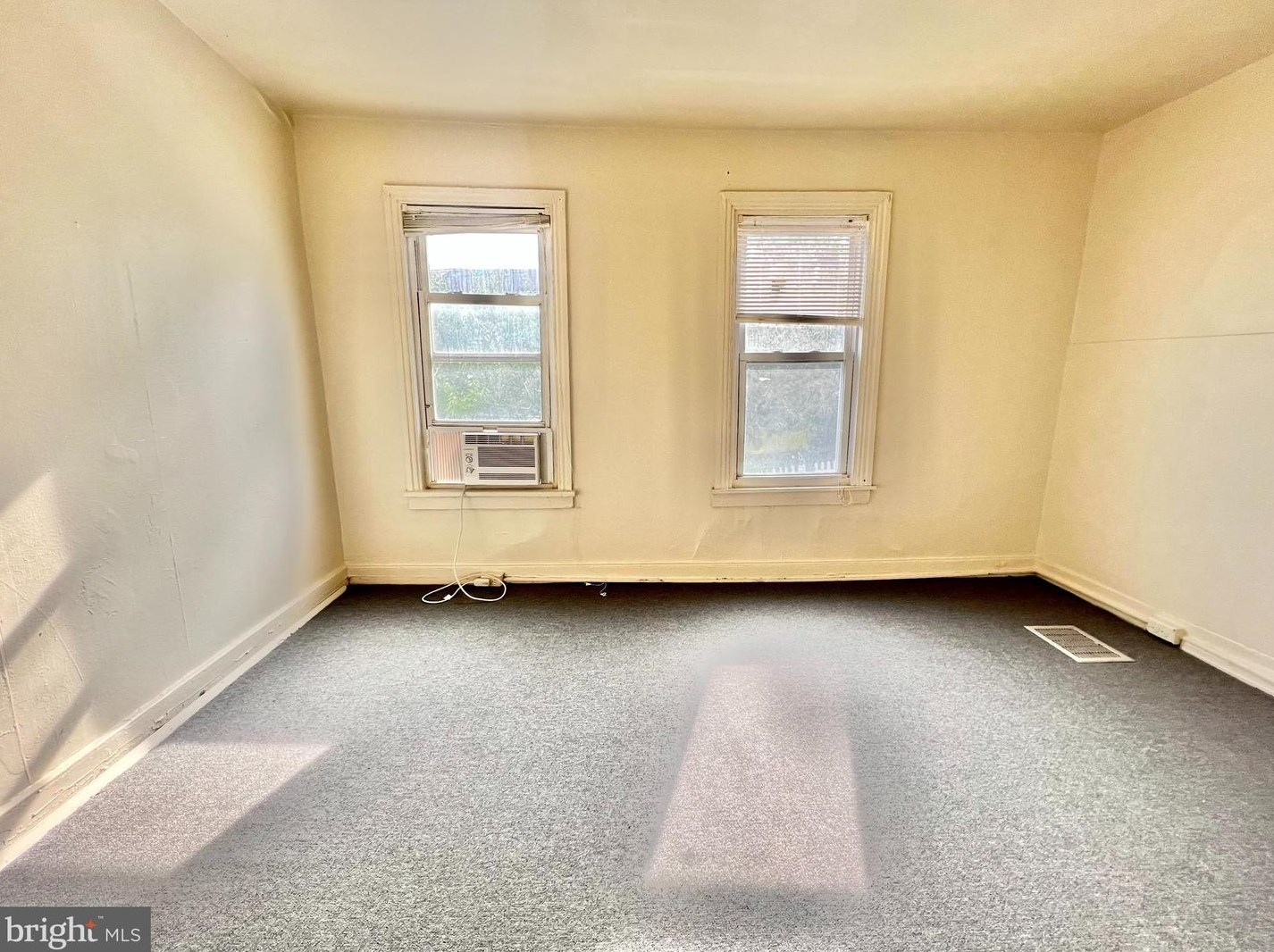 620 Maple St, Reading PA 19602-2561 exterior