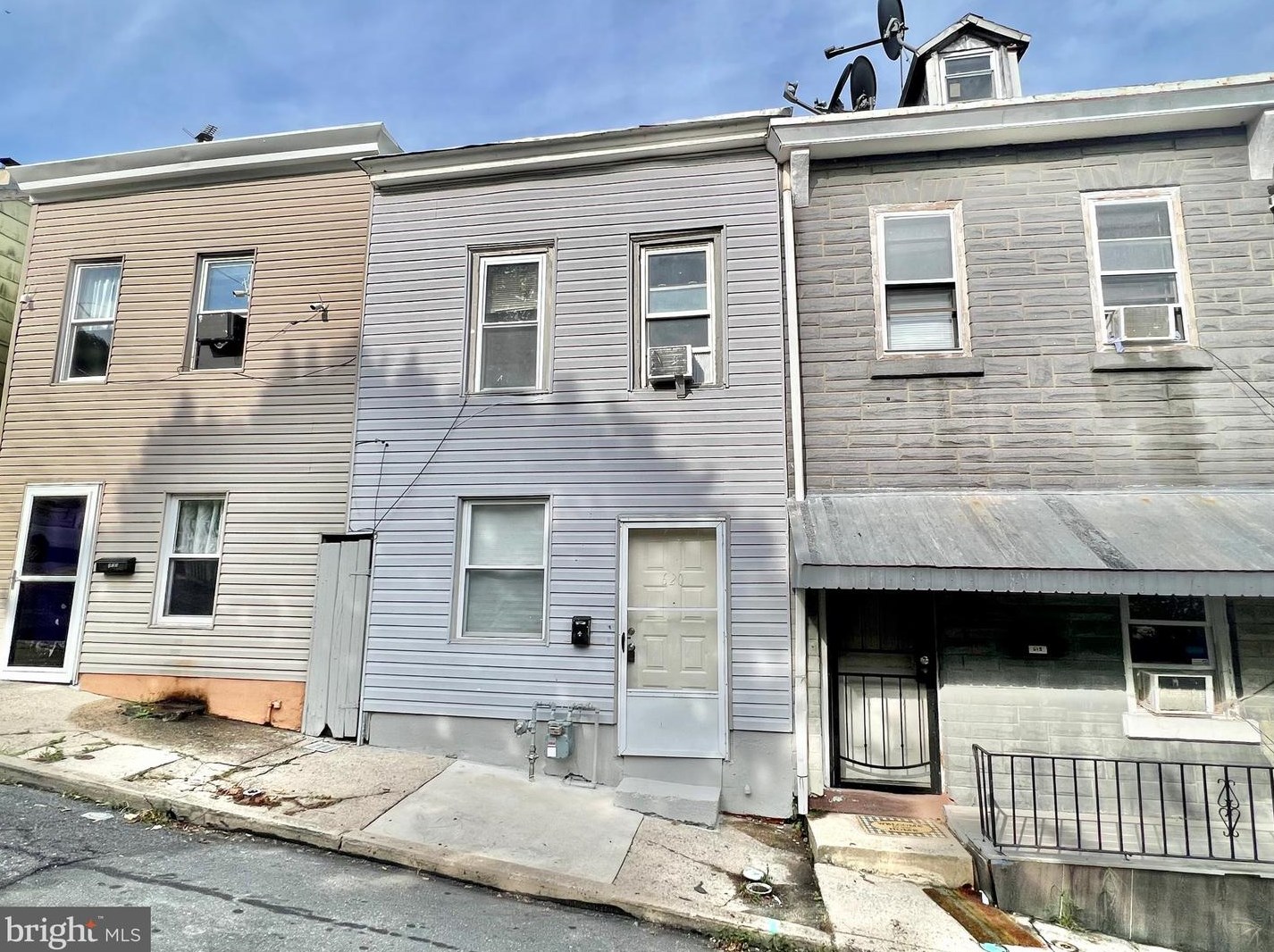 620 Maple St, Reading, PA 19602-2536