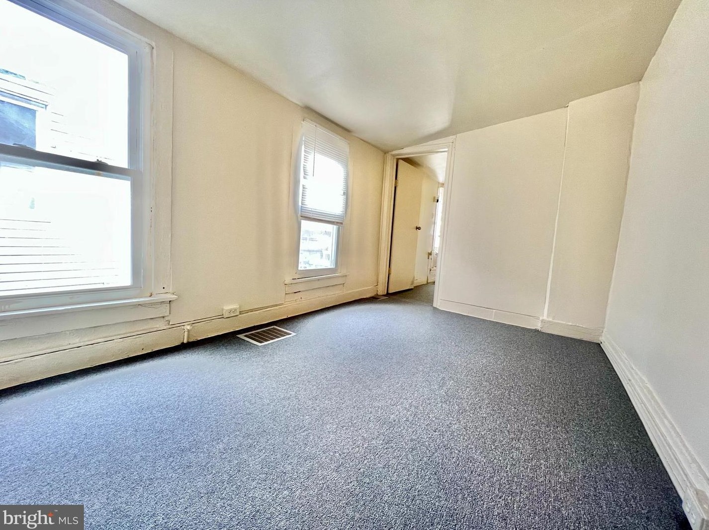 620 Maple St, Reading PA 19602-2561 exterior