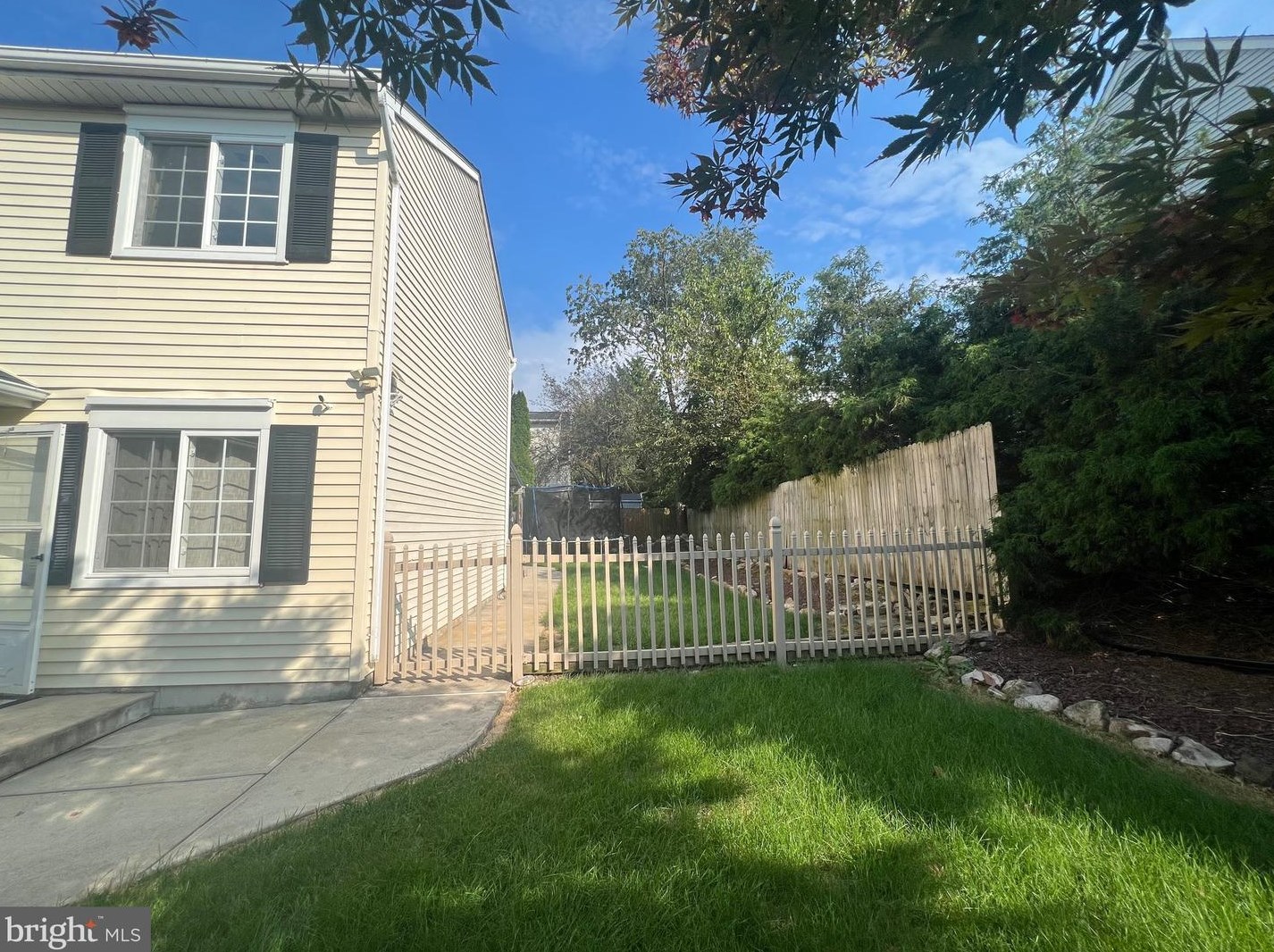 215 Adams Dr, Womelsdorf, PA 19567-1423