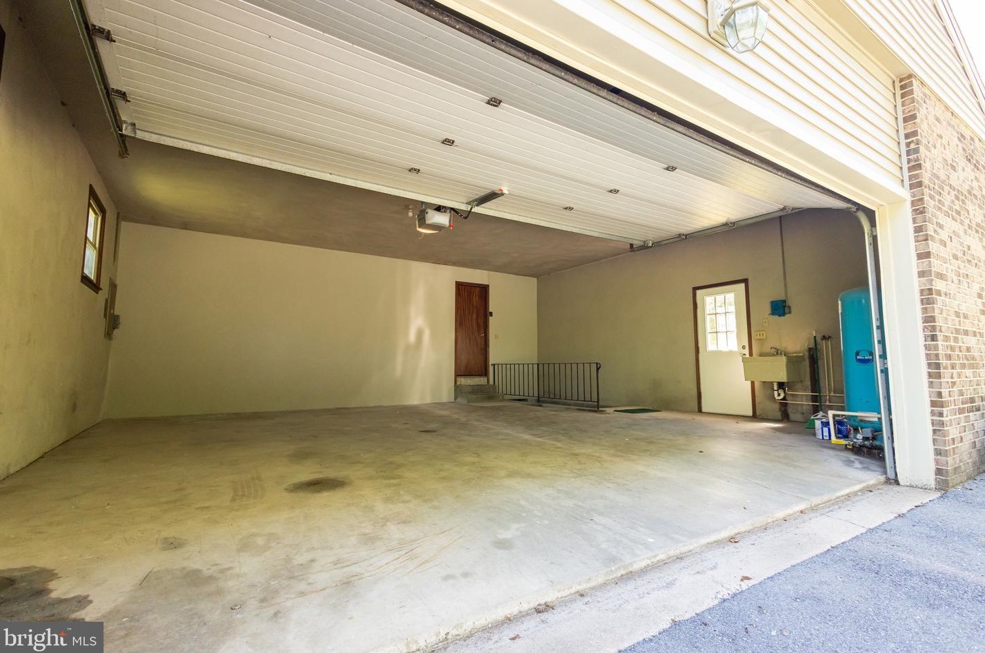 276 Hampshire Rd, Reading PA  19608-9106 exterior