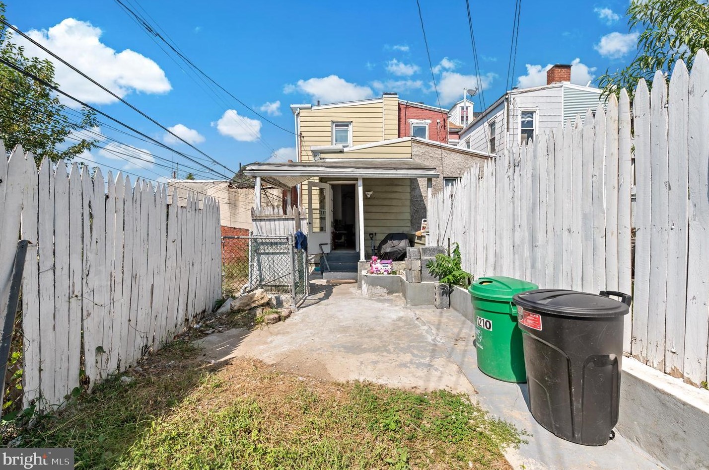 1210 Green St, Reading PA  19604-2727 exterior