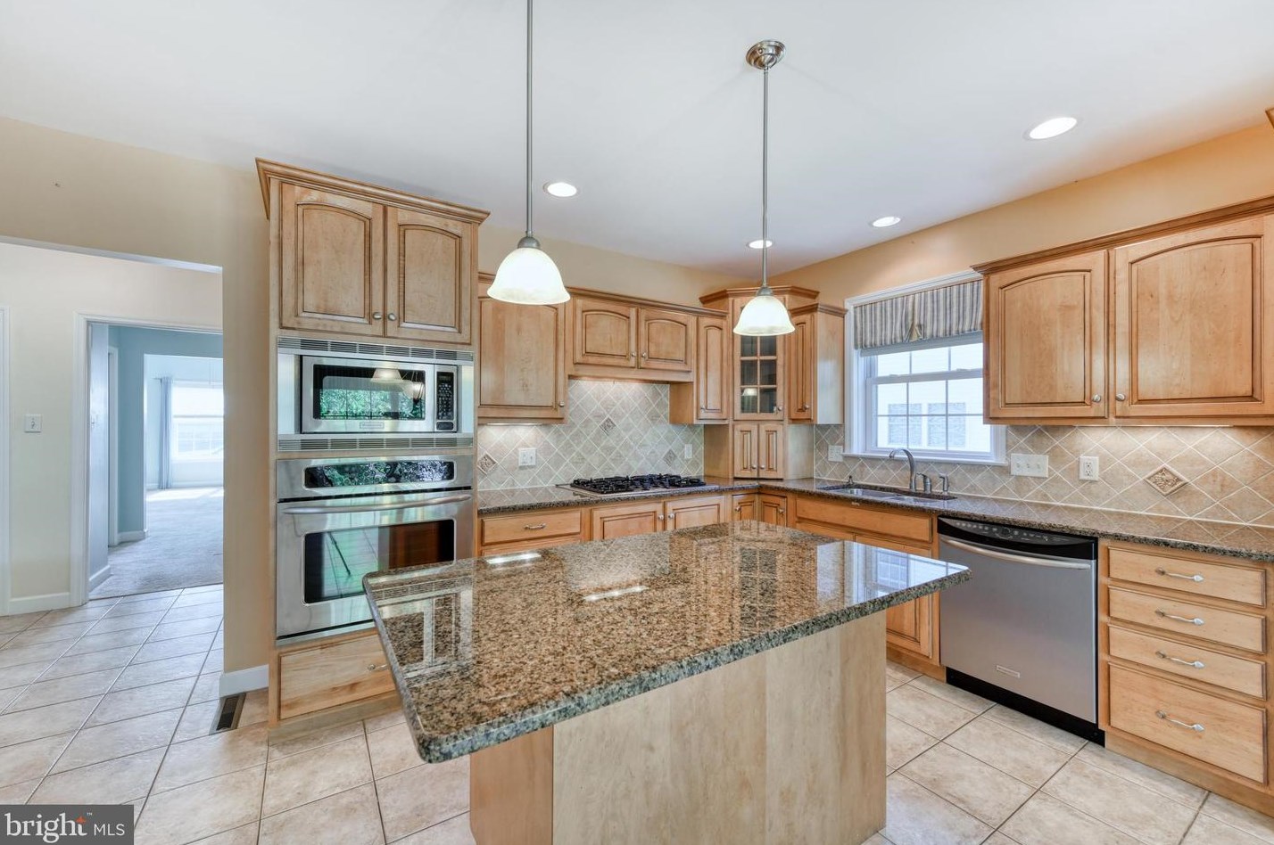 51 Pacific Ave, Reading, PA 19608-9789