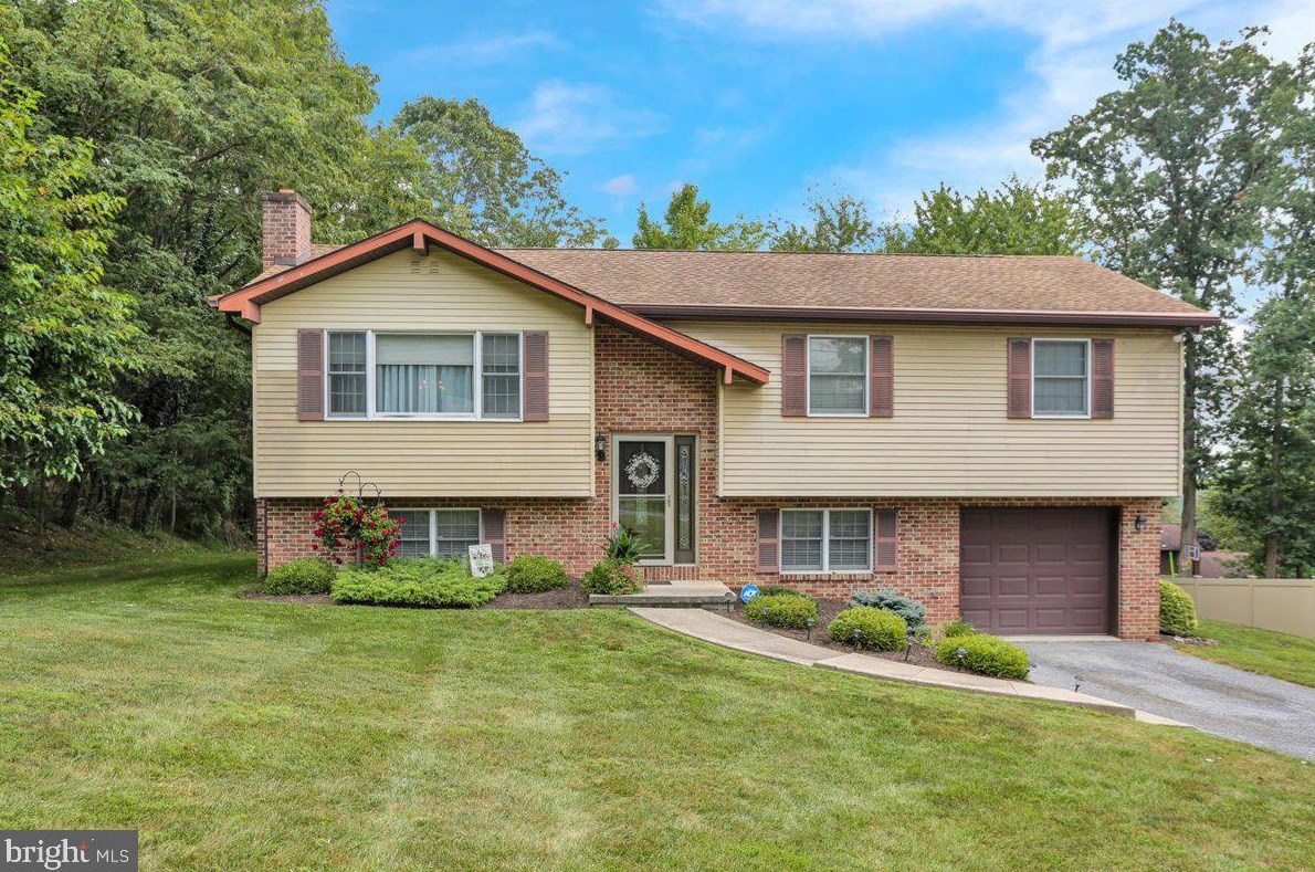 327 Church Lane Rd, Reading, PA 19606-9579