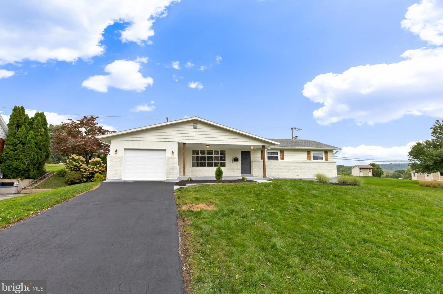 405 Fairview Dr, Greenwich PA  19530-1021 exterior