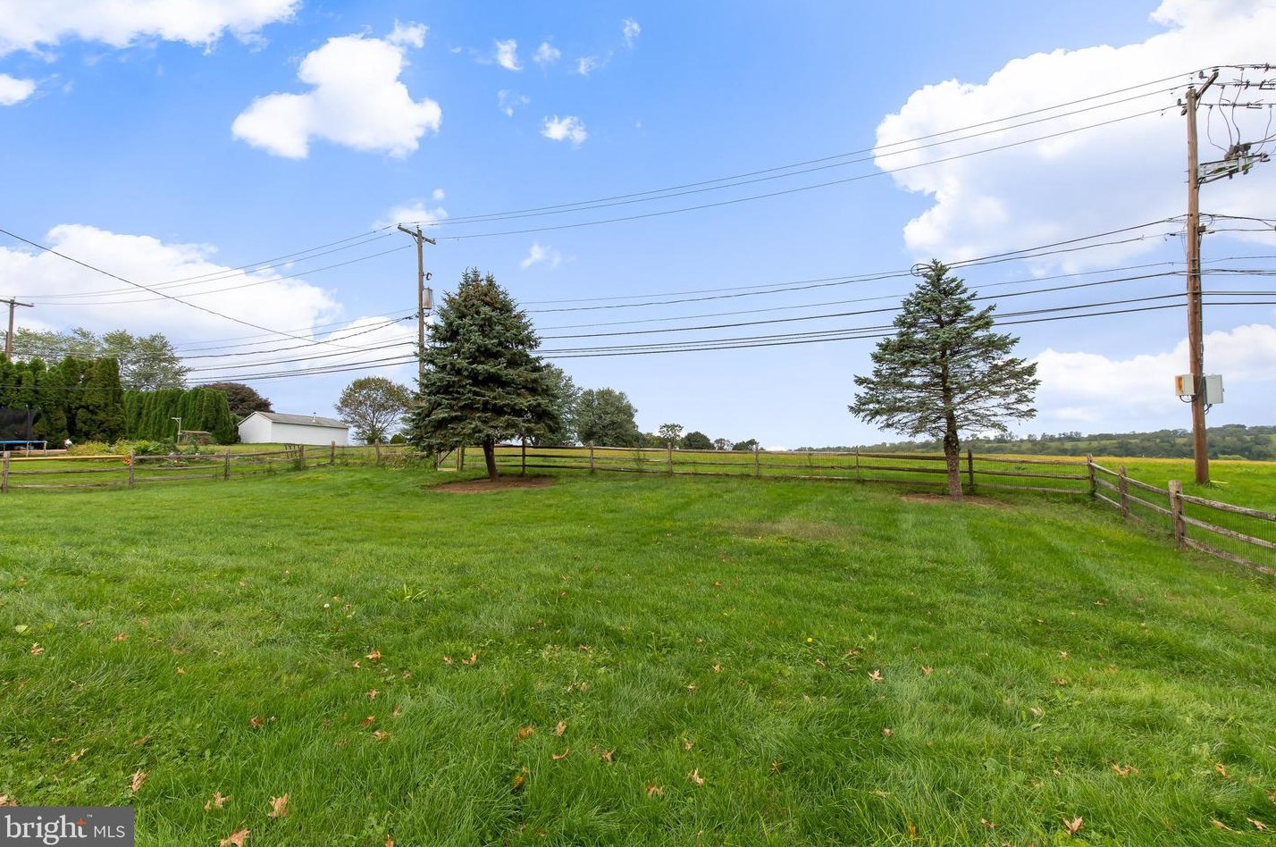 405 Fairview Dr, Greenwich PA  19530-1021 exterior