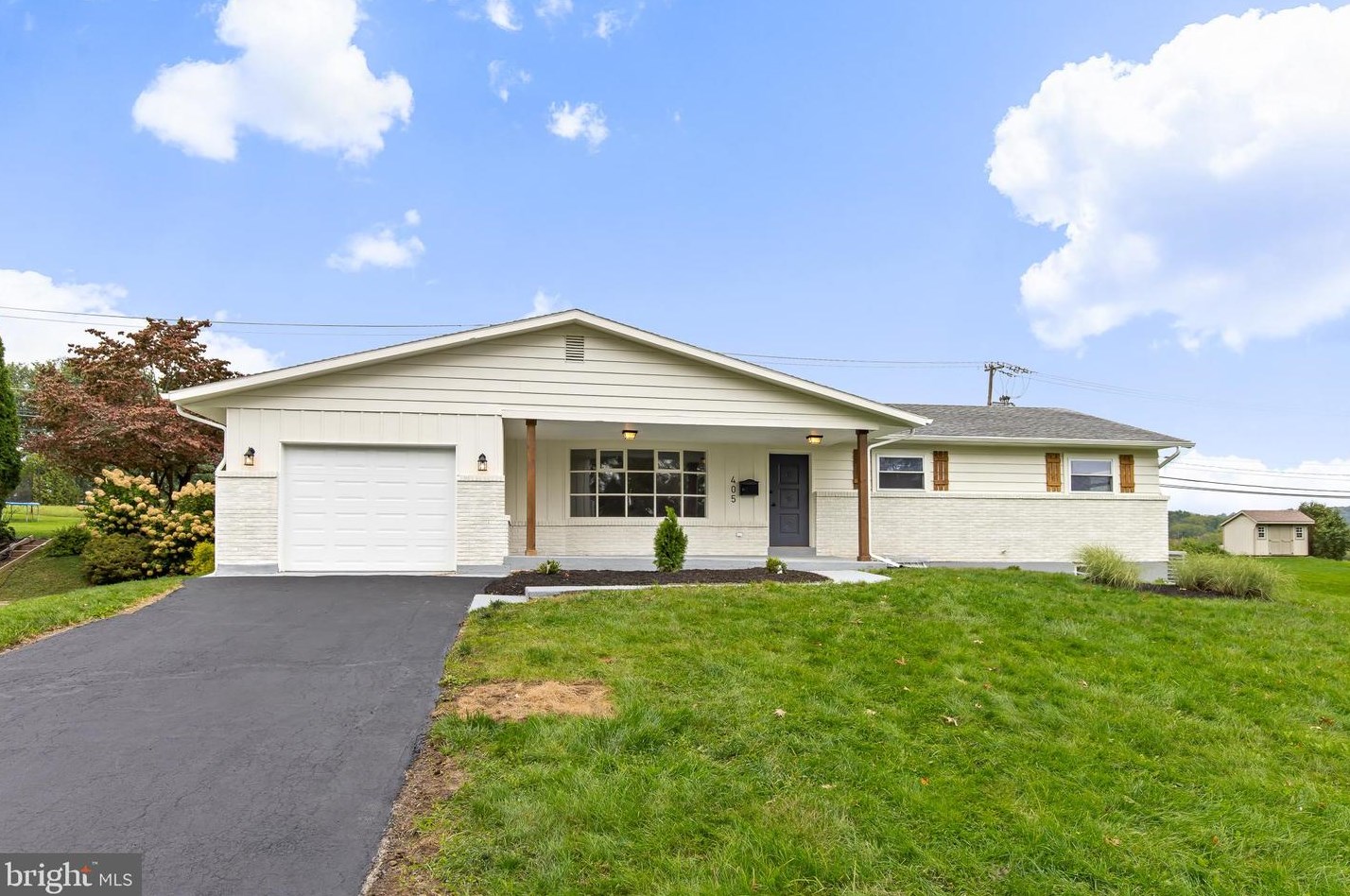 405 Fairview Dr, Greenwich PA  19530-1021 exterior