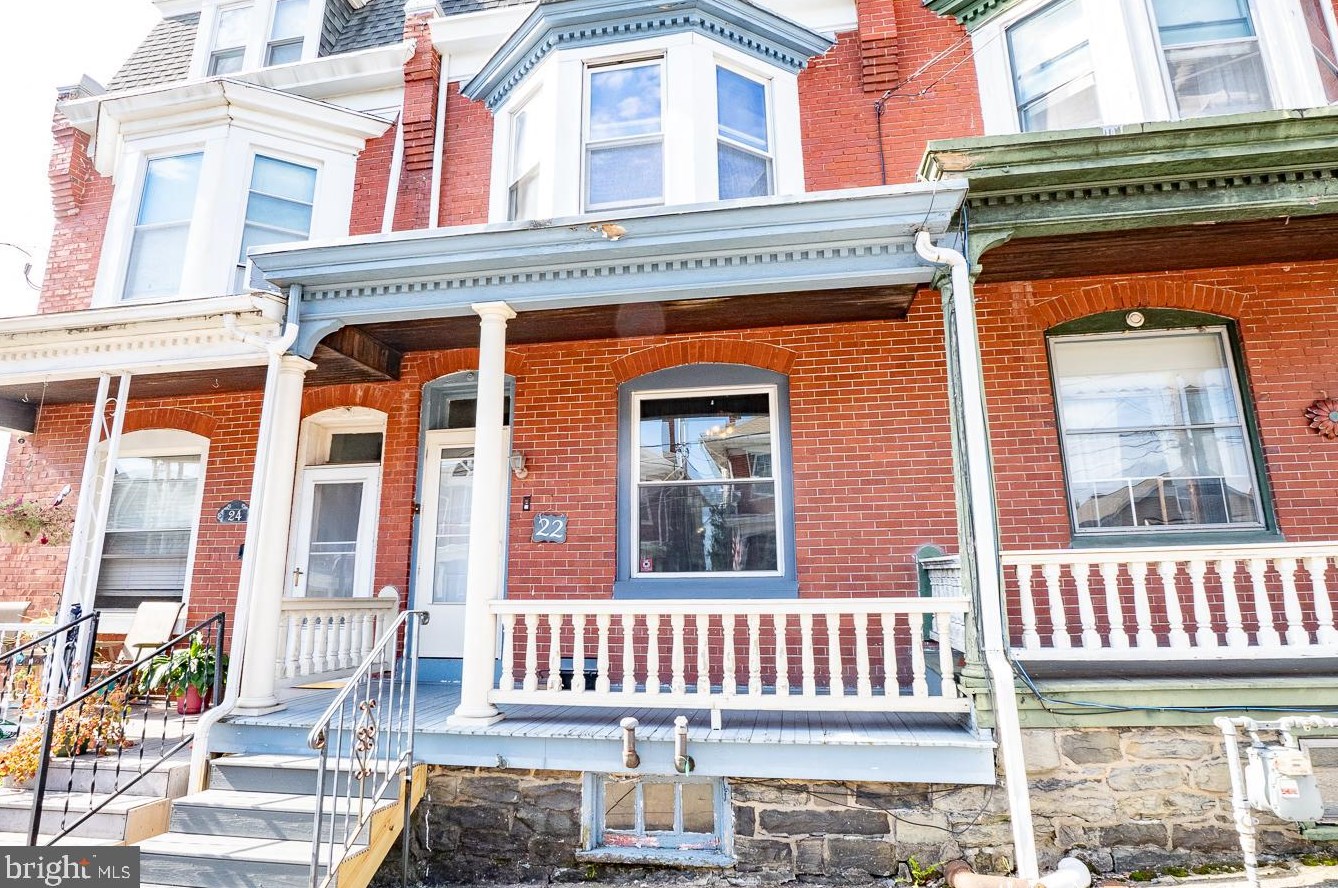 22 4th St, Spangsville, PA 19512-1117