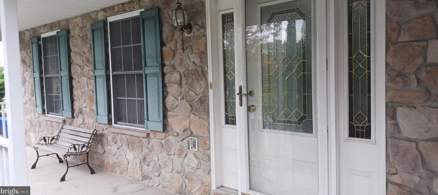 4554 Del Mar Dr, Reading, PA 19606-8930