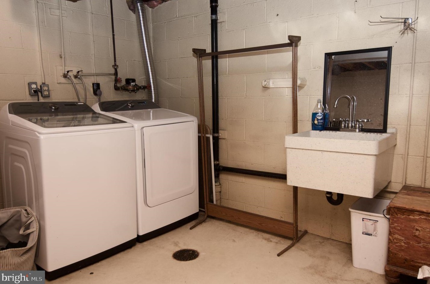 62 Wood Cir, Reading PA  19607-3311 exterior