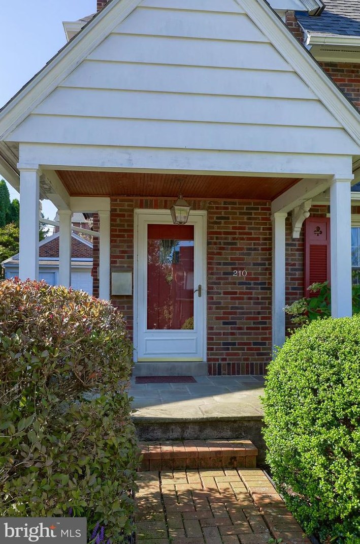 210 Amherst Ave, Reading, PA 19609-2406