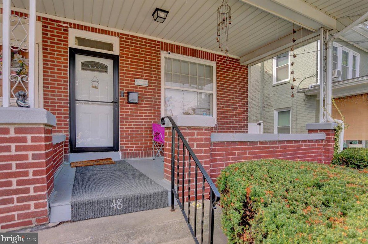48 Carroll St, Reading, PA 19611-1646