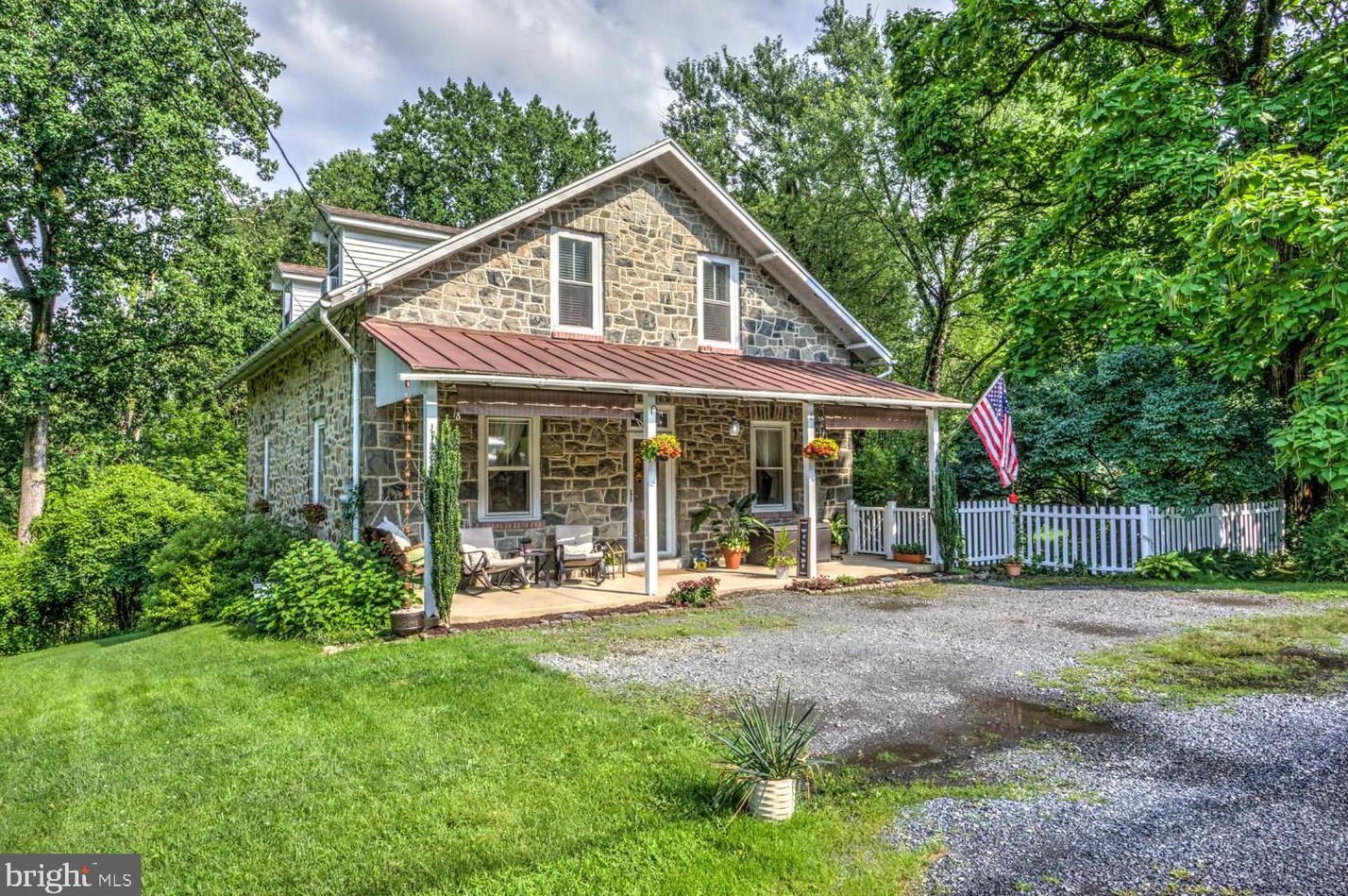 14 Petsch Rd, Reading, PA 19606-9300